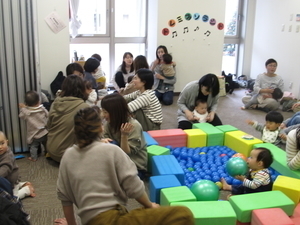 遊戯室にボールプールが登場♪