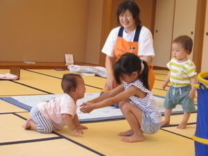 ほのぼのとした♡よちよちサロン