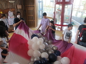 8月18日けやきひろばIN赤ちゃんしゃべり場「風船で遊ぼう」