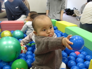 遊戯室にボールプールが登場♪