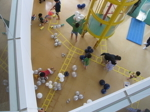 8月18日けやきひろばIN赤ちゃんしゃべり場「風船で遊ぼう」