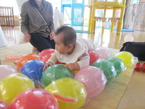 5月26日　けやきひろばinあかちゃんしゃべり場「風船で遊ぼう」開催しました