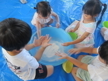 8月25日　けやきひろばINあかちゃんしゃべり場「米粉粘土で遊ぼう」